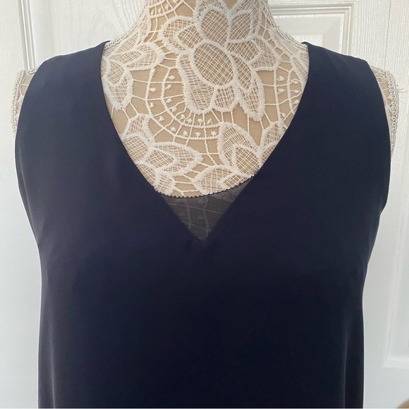 Banana Republic v neck navy sleeveless top ruffle hem tank sheer fabric size S - Picture 3 of 13